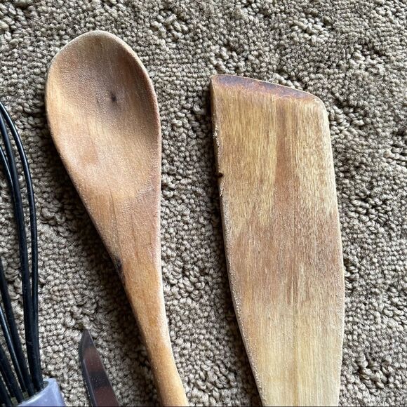 Bundle of Vintage and Modern Kitchen Utensils - Picture 9 of 11